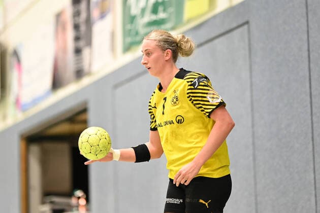Handball I Frauen I Saison 2021-2022 I 1. HBF I 24. Spieltag I HL Buchholz 08-Rosengarten - Borussia Dortmund I 07.05.2022 Mia Zschocke (7, Borussia Dortmund) Buchholz in der Nordheide Nordheidehalle Niedersachsen Deutschland Copyright: xLobeca FelixxSchlikisx