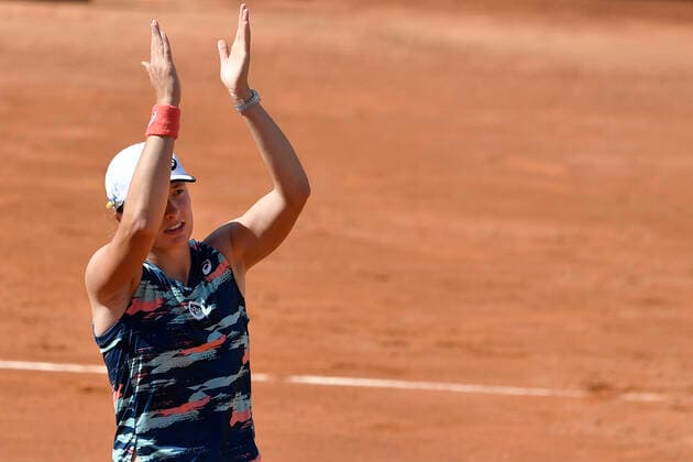 Iga Swiatek of Poland (shows a bow of the Ukrainian flag on his hat) returns to Elena Gabriela Ruse of Romania during their second round match at the Internazionali BNL D Italia tennis tournament at Foro Italico in Rome, Italy on May 11th, 2022. Photo Antonietta Baldassarre Insidefoto antoniettaxbaldassarre