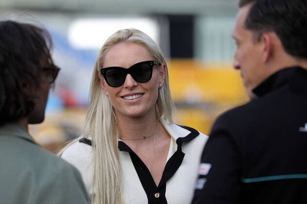 Sport Bilder des Tages Lindsey Vonn (USA) ehemalige Skirennläuferin als Gast von Jaguar TCS Racing, Formel E Boxengasse, Tempelhof, Berlin E- Prix, 12.05.2022 *** Lindsey Vonn USA former ski racer as guest of Jaguar TCS Racing, Formula E pit lane, Tempelhof, Berlin E Prix, 12 05 2022