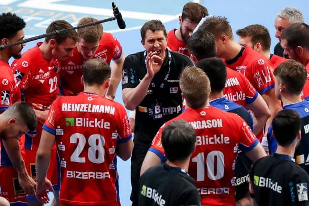 TSV Hannover-Burgdorf - HBW Balingen-Weilstetten Jens Buerkle (HBW Balingen-Weilstetten Die Gallier Trainer) Ansage in der Auszeit waehrend Balingen hinten liegt TSV Hannover-Burgdorf - HBW Balingen-Weilstetten, Handball, 1. Bundesliga, Saison 2021 2022, 12.05.2022 Hannover Copyright: xEibner-Pressefoto Jan-FredericxHelbigx
