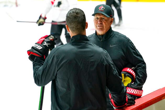 13.05.2022, Helsinki, Helsinki Ice Hall, Ice hockey, Eishockey World Championship, WM, Weltmeisterschaft 2022, Canada free practice: head coach Claude Julien (Canada) during the free skating Helsinki Helsinki Ice Hall Uusimaa Finland Copyright: xJustPictures.ch JarixPestelaccix