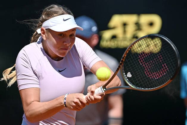 Sport Bilder des Tages May 13, 2022, ROME: Amanda Anisimova of US in action during her women s singles quarter final match against Aryna Sabalenka of Belarus at the Italian Open tennis tournament in Rome, Italy, 13 May 2022. ANSA ETTORE FERRARI Italian Open tennis tournament  - ZUMAa110 20220513_zaf_a110_005 Copyright: xEttorexFerrarix