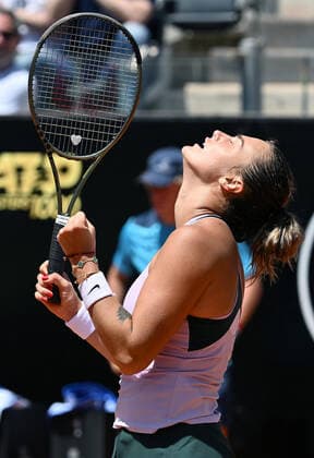 Sport Bilder des Tages May 13, 2022, ROME: Aryna Sabalenka of Belarus celebrates after winning her women s singles quarter final match against Amanda Anisimova of US at the Italian Open tennis tournament in Rome, Italy, 13 May 2022. ANSA ETTORE FERRARI ROME - ZUMAa110 20220513_zaf_a110_016 Copyright: xEttorexFerrarix