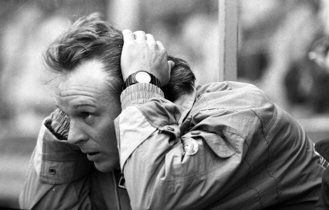 27.10.90 Stuttgarter Kickers - SC Freiburg Deutschland, Stuttgart, 27.10.1990, Fussball, 2. Bundesliga, Stuttgarter Kickers- SC Freiburg (3:2): Rainer Zobel (Trainer Stuttgarter Kickers). *** 27 10 90 Stuttgarter Kickers SC Freiburg Germany, Stuttgart, 27 10 1990, Football, 2 Bundesliga, Stuttgarter Kickers SC Freiburg 3 2 Rainer Zobel coach Stuttgarter Kickers