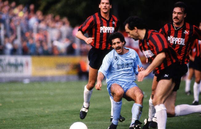 27.10.90 Stuttgarter Kickers - SC Freiburg Deutschland, Stuttgart, 27.10.1990, Fussball, 2. Bundesliga, Stuttgarter Kickers- SC Freiburg (3:2): Alois Schwartz (Stuttgarter Kickers). *** 27 10 90 Stuttgarter Kickers SC Freiburg Germany, Stuttgart, 27 10 1990, Football, 2 Bundesliga, Stuttgarter Kickers SC Freiburg 3 2 Alois Schwartz Stuttgarter Kickers