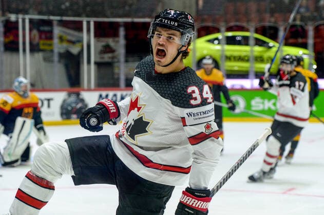 13.05.2022, Helsinki, Helsinki Ice Hall, Ice hockey, Eishockey World Championship, WM, Weltmeisterschaft 2022: Germany - Canada, 34 Cole Sillinger (Canada) celebrate his 1:0 goal Helsinki Helsinki Ice Hall Uusimaa Finland Copyright: xJustPictures.ch AndreaxBrancax