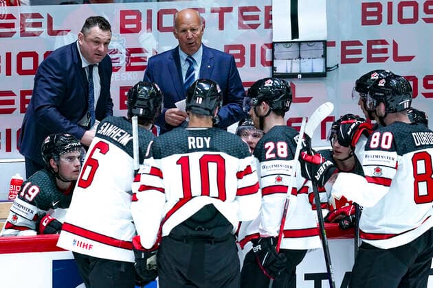 HELSINKI, FINLAND - MAY 13: Team Canada timeout during the 2022 IIHF Ice hockey, Eishockey World Championship, WM, Weltmeisterschaft match between Germany and Canada at Helsinki Ice Hall on May 13, 2022 in Helsinki, Finland. Helsinki Helsinki Ice Hall Uusimaa Finland Copyright: xJustPictures.ch JarixPestelaccix