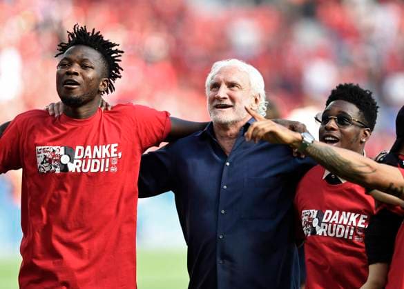14.05.2022, Leverkusen, Deutschland, BayArena, Bayer 04 Leverkusen vs. SC Freiburg - 1. Bundeliga, Edmond Tapsoba (Bayer 04 Leverkusen), Geschaeftsfuehrer Rudi Voeller (Bayer 04 Leverkusen) und Jeremie Frimpong (Bayer 04 Leverkusen) jubeln, Jubel (Foto Ralf Treese) DFB DFL REGULATIONS PROHIBIT ANY USE OF PHOTOGRAPHS AS IMAGE SEQUENCES AND OR QUASI-VIDEO. Leverkusen BayArena Nordrhein-Westfalen Deutschland *** 14 05 2022, Leverkusen, Germany, BayArena, Bayer 04 Leverkusen vs SC Freiburg 1 Bundeliga, Edmond Tapsoba Bayer 04 Leverkusen , Managing Director Rudi Voeller Bayer 04 Leverkusen and Jeremie Frimpong Bayer 04 Leverkusen cheer, cheering photo Ralf Treese DFB DFL REGULATIONS PROHIBIT ANY USE OF PHOTOGRAPHS AS IMAGE SEQUENCES AND OR QUASI VIDEO Leverkusen BayArena Nordrhein Westfalen Germany  521_LEVSCF20220514_049 Treese-521