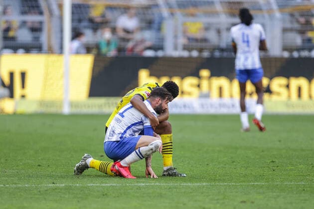 Sport Themen der Woche KW19 Sport Bilder des Tages 14.05.2022, Fussball, Saison 2021 2022, 1. Bundesliga, 34. Spieltag, Borussia Dortmund - Hertha BSC Berlin, v. l. Marvin Plattenhardt (Hertha BSC Berlin), Jude Bellingham (Borussia Dortmund), Foto: Dennis Ewert RHR-FOTO xRHR-FOTO DEx *** 14 05 2022, Football, 2021 2022 season, 1 Bundesliga, 34 matchday, Borussia Dortmund Hertha BSC Berlin, f l Marvin Plattenhardt Hertha BSC Berlin , Jude Bellingham Borussia Dortmund , Photo Dennis Ewert RHR FOTO xRHR FOTO DEx