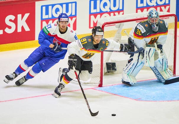 Sport Themen der Woche KW19 Sport Bilder des Tages Moritz Müller, Mueller Nr.91 of Germany Philipp GRUBAUER Goalie Nr.30 of Germany compete, fight for the puck against, Pavol Regenda, SVK 87 in the match GERMANY - SLOVAKIA IIHF Ice hockey, Eishockey World Championship, WM, Weltmeisterschaft Group B in Helsinki, Finland, May 14, 2022, Season 2021 2022