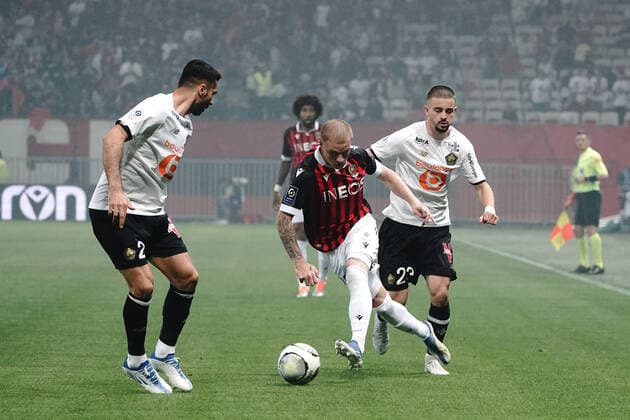 Melvin Bard (OGC Nice) - Zeki Celic (Lille) FOOTBALL : OGC Nice vs Lille - Ligue 1 Uber Eats - Nice - 14 05 2022 NorbertScanella Panoramic 
