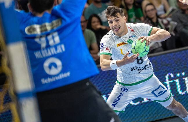 Berlin, 14.05.2022, Handball: Bundesliga, Fuechse Berlin - SC DHfK Leipzig, 30. Spieltag, Max-Schmeling-Halle. Lucas Krzikalla von SC DHfK Leipzig wirft den Ball auf das Tor. Fuechse Berlin - SC DHfK Leipzig