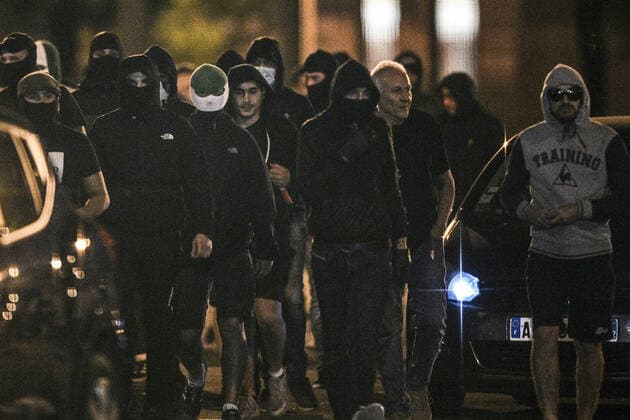 Les Supporters ULTRAS de St Etienne sont venus lancer des fumigenes pour montrer leur mecontentement - confrontation avec les forces de l ordre - Police FOOTBALL : St Etienne vs Reims Supporters - 37e journee Ligue1 - 14 05 2022 JBAutissier Panoramic 