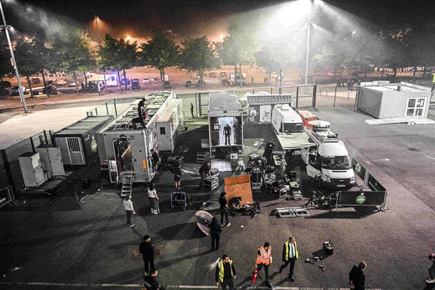 Les Supporters ULTRAS de St Etienne sont venus lancer des fumigenes pour montrer leur mecontentement - confrontation avec les forces de l ordre - Police FOOTBALL : St Etienne vs Reims Supporters - 37e journee Ligue1 - 14 05 2022 JBAutissier Panoramic 