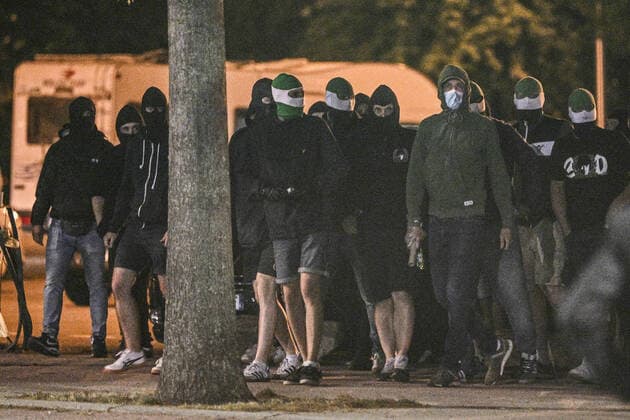 Les Supporters ULTRAS de St Etienne sont venus lancer des fumigenes pour montrer leur mecontentement - confrontation avec les forces de l ordre - Police FOOTBALL : St Etienne vs Reims Supporters - 37e journee Ligue1 - 14 05 2022 JBAutissier Panoramic 