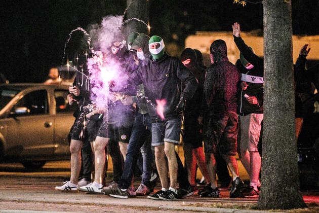 Les Supporters ULTRAS de St Etienne sont venus lancer des fumigenes pour montrer leur mecontentement - confrontation avec les forces de l ordre - Police FOOTBALL : St Etienne vs Reims Supporters - 37e journee Ligue1 - 14 05 2022 JBAutissier Panoramic 