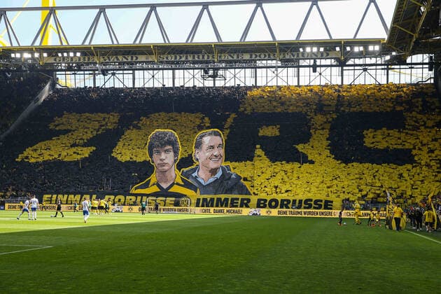Bilder des Jahres 2022, Sport 05 Mai Sport Themen der Woche KW19 Sport Bilder des Tages Fußball 1. Bundesliga 34. Spieltag - Borussia Dortmund - Hertha BSC Berlin am 14.05.2022 im Signal Iduna Park in Dortmund Die Borussia Dortmund Fans präsentieren auf der Südtribüne Suedtribuene eine Michael Susi Zorc Abschieds Choreographie *** Soccer 1 Bundesliga 34 Matchday Borussia Dortmund Hertha BSC Berlin on 14 05 2022 at Signal Iduna Park in Dortmund The Borussia Dortmund fans present a Michael Susi Zorc farewell choreography on the south stand Suedtribuene UR