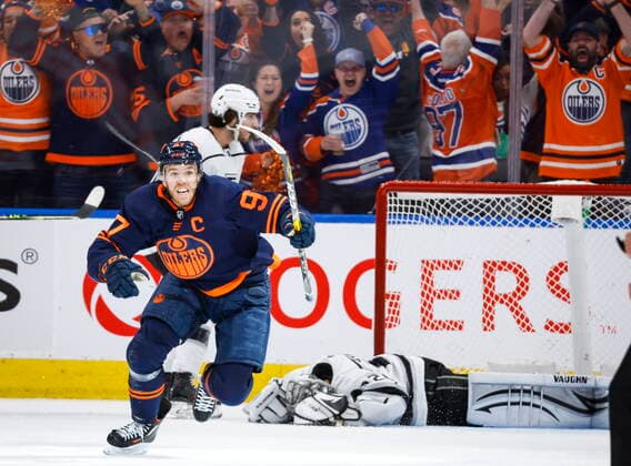 Sport Themen der Woche KW19 Sport Bilder des Tages May 14, 2022, Edmonton, AB, CANADA: Los Angeles Kings goalie Jonathan Quick, right, lies on the ice as Edmonton Oilers centre Connor McDavid celebrates his goal during third period NHL, Eishockey Herren, USA playoff hockey action in Edmonton, Saturday, May 14, 2022. Jonathan Quick, Connor McDavid  - ZUMAc35_ 20220514_zaf_c35_236 Copyright: xJeffxMcintoshx