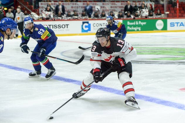 15.05.2022, Helsinki, Helsinki Ice Hall, 2022 IIHF Ice hockey, Eishockey World Championship, WM, Weltmeisterschaft Italy - Canada, 13 Matt Barzal (Canada) Helsinki Helsinki Ice Hall Uusimaa Finland Copyright: xJustPictures.ch AndreaxBrancax