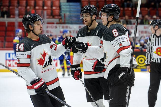 15.05.2022, Helsinki, Helsinki Ice Hall, 2022 IIHF Ice hockey, Eishockey World Championship, WM, Weltmeisterschaft Italy - Canada, Canada celebrate the 1:1 goal. From left: 34 Cole Sillinger (Canada), 17 Adam Lowry (Canada) and scorer 6 Travis Sanheim (Canada) Helsinki Helsinki Ice Hall Uusimaa Finland Copyright: xJustPictures.ch AndreaxBrancax