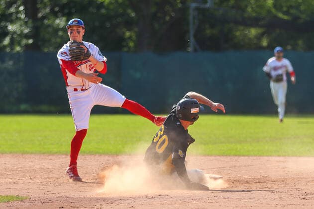Baseballl I Herren I Saison 2021 22 I 1.Bundesliga Nord I 11 Spieltag I Hamburg Stealers - Bonn Capitals I 14.05.2022 Marc Harder (24, Hamburg Stealers) Eric Brenk (30, Bonn Capitals) Hamburg Baseballanlage Langenhorst Hamburg Deutschland