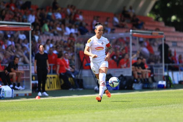 Flyeralarm Frauen - Bundesliga 2021-2022, 1. FC Köln - SC Freiburg Peggy Kuznik (FC, 21) Köln Franz-Kremer-Stadion, Rasen Nordrhein-Westfalen Deutschland