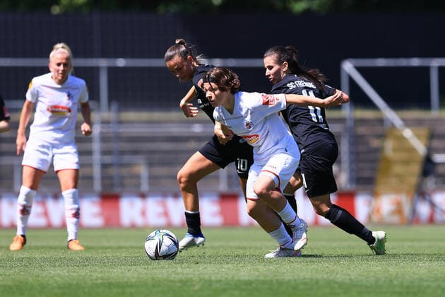 Flyeralarm Frauen - Bundesliga 2021-2022, 1. FC Köln - SC Freiburg Alicia Gudorf (FC, 12) Köln Franz-Kremer-Stadion, Rasen Nordrhein-Westfalen Deutschland