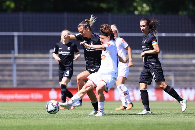 Flyeralarm Frauen - Bundesliga 2021-2022, 1. FC Köln - SC Freiburg Alicia Gudorf (FC, 12) Köln Franz-Kremer-Stadion, Rasen Nordrhein-Westfalen Deutschland
