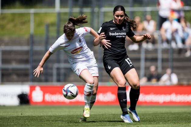 FLYERALARM. Frauen Fussball Bundesliga, 1. FC Koeln - SC Freiburg; 15.05.2022 Adriana Achcinska ( 9, 1. FC Koeln), Svenja Foelmli (SC Freiburg, 13) FLYERALARM Frauen Fussball Bundesliga, 1. FC Koeln - SC Freiburg, Koeln, Geissbockheim DFB REGULATIONS PROHIBIT ANY USE OF PHOTOGRAPHS AS IMAGE SEQUENCES AND OR QUASI-VIDEO. Copyright: xBEAUTIFULxSPORTS Wunderlx