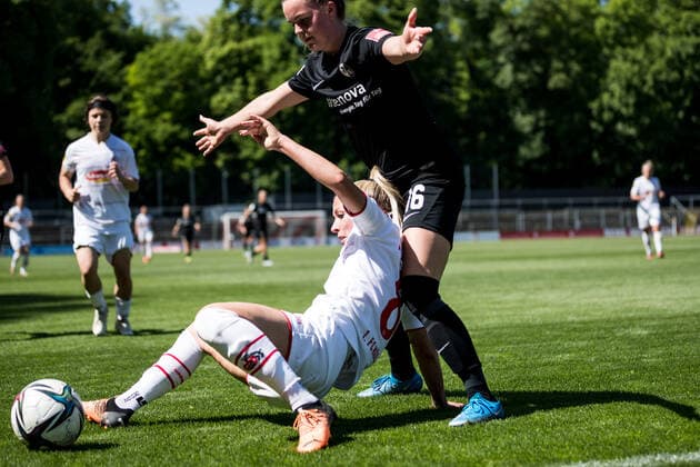 FLYERALARM. Frauen Fussball Bundesliga, 1. FC Koeln - SC Freiburg; 15.05.2022 Mandy Islacker ( 8, 1. FC Koeln), Greta Stegemann (SC Freiburg, 16) FLYERALARM Frauen Fussball Bundesliga, 1. FC Koeln - SC Freiburg, Koeln, Geissbockheim DFB REGULATIONS PROHIBIT ANY USE OF PHOTOGRAPHS AS IMAGE SEQUENCES AND OR QUASI-VIDEO. Copyright: xBEAUTIFULxSPORTS Wunderlx