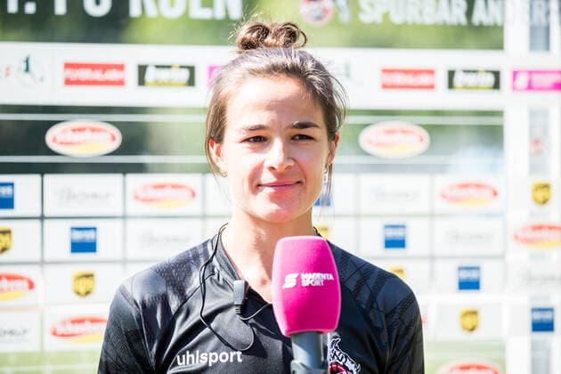 FLYERALARM. Frauen Fussball Bundesliga, 1. FC Koeln - SC Freiburg; 15.05.2022 Lena Lotzen (1. FC Koeln) im Magenta Interview FLYERALARM Frauen Fussball Bundesliga, 1. FC Koeln - SC Freiburg, Koeln, Geissbockheim DFB REGULATIONS PROHIBIT ANY USE OF PHOTOGRAPHS AS IMAGE SEQUENCES AND OR QUASI-VIDEO. Copyright: xBEAUTIFULxSPORTS Wunderlx
