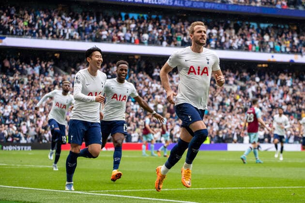 Tottenham Hotspur v Burnley - Premier League Harry Kane of Tottenham celebrates after scoring during the Premier League match between Tottenham Hotspur and Burnley at the Tottenham Hotspur Stadium, London on Sunday 15th May 2022. London United Kingdom  Copyright: xMIxNewsx originalFilename:fletcher-tottenha220515_npimX.jpg