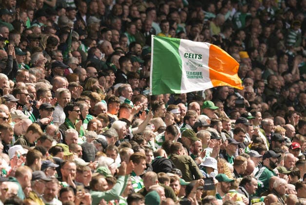 Mandatory Credit: Photo by Stuart Walllace Shutterstock (12939816cv) Celtic fans with Irish tricolor flag that reads Celts league champions 2022 Celtic v Motherwell, Cinch Scottish Premiership, Football, Celtic Park, Glasgow, Scotland, UK - 14 May 2022 Editorial use only Celtic v Motherwell, Cinch Scottish Premiership, Football, Celtic Park, Glasgow, Scotland, UK - 14 May 2022 Editorial use only  Copyright: xStuartxWalllace Shutterstockx 12939816cv