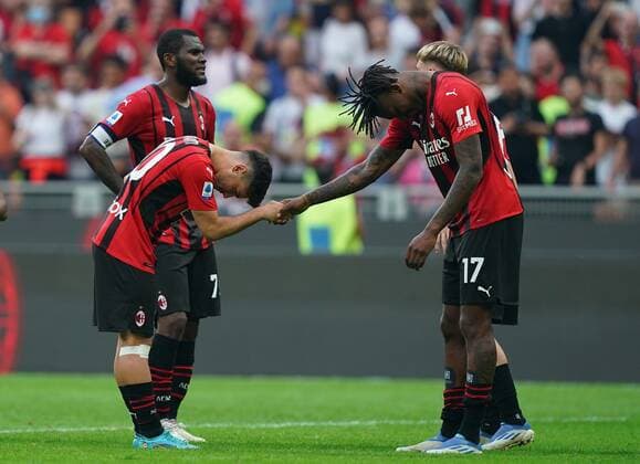 Sport Themen der Woche KW19 Sport Bilder des Tages Photo Spada LaPresse May 15 , 2022 - Milan ,Italy Soccer Milan vs Atalanta - Italian Serie A Football Championship 2021 2022 - San Siro Stadium In the photo: Milan s players celebrate winning the game  Copyright: xSpada LaPressex