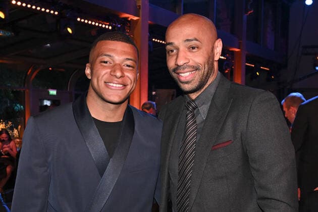 Fußball, Trophees UNFP Verleihung in Paris 07 Kylian MBAPPE (psg) - Thierry HENRY during the Trophies UNFP ceremony at Pavillon Gabriel on May 15, 2022 in Paris, France. FOOTBALL : Trophees UNFP - Soiree - Paris - 15 05 2022 Pool FEP Panoramic 