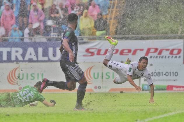 December 31, 1999: 15 05 2022 Juego entre Municipal Grecia vs Deportivo Saprissa por la jornada 22 del torneo clausura de la Liga Promo rica en el estadio Allen Riggioni de Grecia foto John DuroÂ¡n Latino News - December 31, 1999 *** December 31, 1999 15 05 2022 Game between Municipal Grecia vs Deportivo Saprissa for the 22nd round of the closing tournament of the Liga Promo rica at the Allen Riggioni stadium in Grecia photo John DuroÂ¡n Latino News December 31, 1999  - ZUMAla2_ 19991231_zaa_la2_133 Copyright: xJohnxDuranx