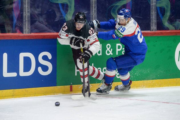 16.05.2022, Helsinki, Helsinki Ice Hall, 2022 IIHF Ice hockey, Eishockey World Championship, WM, Weltmeisterschaft Slovakia - Canada, 93 Kent Johnson (Canada) against 29 Michal Ivan (Slovakia) Helsinki Helsinki Ice Hall Uusimaa Finland Copyright: xJustPictures.ch AndreaxBrancax