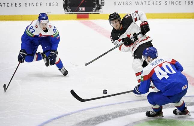 Adam Liska (left) and Milos Roman of Slovakia and Matt Barzal of Canada during the 2022 IIHF Ice hockey, Eishockey World Championships preliminary round group A match between Slovakia and Canada in Helsinki on May 16, 2022. Helsinki Finland LKLAPA20220516163227S684  Copyright: xAnttixAimo-Koivistox