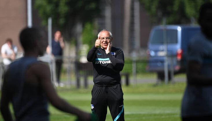 Sport Themen der Woche KW20 Sport Bilder des Tages Fussball, Herren, Saison 2021 2022, 1. Bundesliga, Hertha BSC, Training, Trainer Felix Magath (Hertha BSC), 16.05. 2022, *** Football, men, season 2021 2022, 1 Bundesliga, Hertha BSC, training, coach Felix Magath Hertha BSC , 16 05 2022, Copyright: xSebastianxRäppold MatthiasxKochx