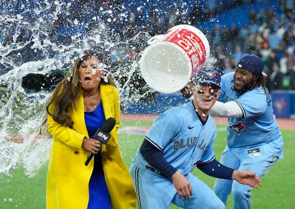 Bilder des Jahres 2022, Sport 05 Mai Sport Themen der Woche KW20 Sport Bilder des Tages May 16, 2022, TORONTO, ON, CANADA: Toronto Blue Jays third baseman Matt Chapman (26) moves quickly out of the way as Toronto Blue Jays first baseman Vladimir Guerrero Jr. (27) accidentally soaks SportsnetöÄÃ s Hazel Mae with water after The Blue Jays defeated the Seattle Mariners during American League, MLB, Baseball Herren, USA baseball action in Toronto on Monday, May 16, 2022. Canada News - May 16, 2022  - ZUMAc35_ 20220516_zaf_c35_170 Copyright: xNathanxDenettex