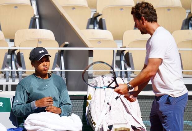 Mandatory Credit: Photo by Javier Garcia Shutterstock (12942464bc) Naomi Osaka practices on Philippe Chatrier Court with coach Wim Fissette French Open Tennis, Tuesday Previews, Roland Garros, Paris, France - 17 May 2022 French Open Tennis, Tuesday Previews, Roland Garros, Paris, France - 17 May 2022  Copyright: xJavierxGarcia Shutterstockx 12942464bc