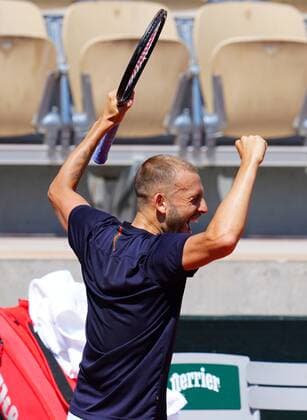 Mandatory Credit: Photo by Javier Garcia Shutterstock (12942464bq) A relaxed Daniel Evans practices French Open Tennis, Tuesday Previews, Roland Garros, Paris, France - 17 May 2022 French Open Tennis, Tuesday Previews, Roland Garros, Paris, France - 17 May 2022  Copyright: xJavierxGarcia Shutterstockx 12942464bq