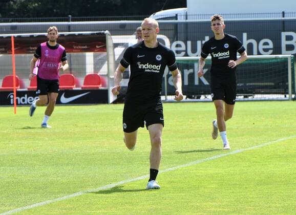 17.05.2022 Frankfurt am Main, Deutsche Bank Park Fussball, 1. Bundesliga, Saison 2021 2022 Eintracht Frankfurt Training vor dem Finale Sebastian Rode (17, Eintracht Frankfurt) Jesper Lindström (29, Eintracht Frankfurt) emspor, DFL regulations prohibit any use of photographs as image sequences and or quasi-video