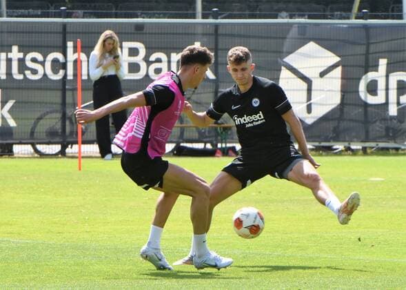 17.05.2022 Frankfurt am Main, Deutsche Bank Park Fussball, 1. Bundesliga, Saison 2021 2022 Eintracht Frankfurt Training vor dem Finale Jesper Lindström (29, Eintracht Frankfurt) emspor, DFL regulations prohibit any use of photographs as image sequences and or quasi-video