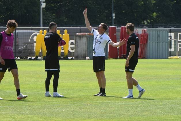 17.05.2022 Frankfurt am Main, Deutsche Bank Park Fussball, 1. Bundesliga, Saison 2021 2022 Eintracht Frankfurt Training vor dem Finale Trainer Oliver Glasner (Eintracht Frankfurt) mit Filip KostiÄ‡ (10, Eintracht Frankfurt) und Christopher Lenz (25, Eintracht Frankfurt) emspor, DFL regulations prohibit any use of photographs as image sequences and or quasi-video