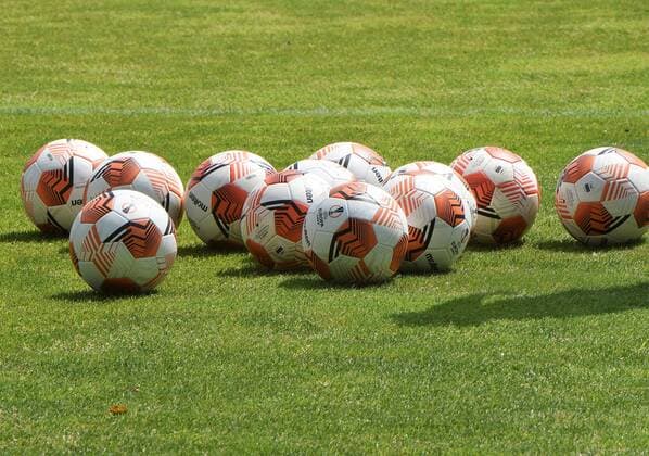 17.05.2022 Frankfurt am Main, Deutsche Bank Park Fussball, 1. Bundesliga, Saison 2021 2022 Eintracht Frankfurt Training vor dem Finale Symbolbild Spielbälle der Europa League emspor, DFL regulations prohibit any use of photographs as image sequences and or quasi-video