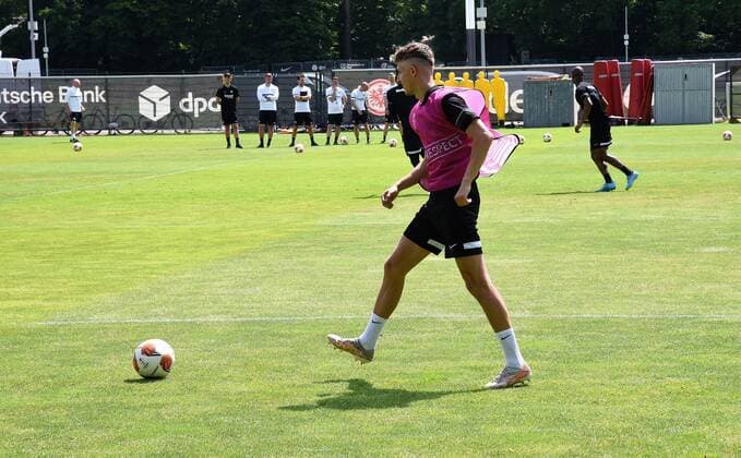17.05.2022 Frankfurt am Main, Deutsche Bank Park Fussball, 1. Bundesliga, Saison 2021 2022 Eintracht Frankfurt Training vor dem Finale Jesper Lindström (29, Eintracht Frankfurt) emspor, DFL regulations prohibit any use of photographs as image sequences and or quasi-video
