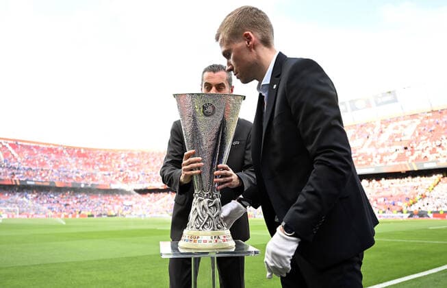 18.05.2022, xjhx, Fussball UEFA Europa League Finale 2022, Eintracht Frankfurt - Glasgow Rangers emspor, v.l. Der Europa Europa League Pokal (DFL DFB REGULATIONS PROHIBIT ANY USE OF PHOTOGRAPHS as IMAGE SEQUENCES and or QUASI-VIDEO) Sevilla