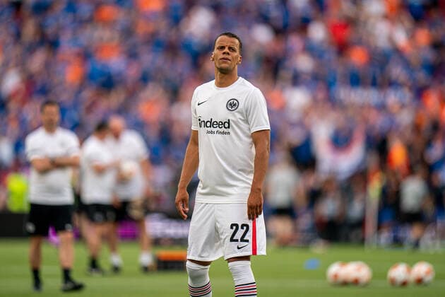 SOCCER - UEFA EL, Frankfurt vs Glasgow SEVILLA,SPAIN,18.MAY.22 - SOCCER - UEFA Europa League, final, Eintracht Frankfurt vs Glasgow Rangers. Image shows Timothy Chandler (Frankfurt) during warm up.  GEPAxpictures xJohannesxFriedl