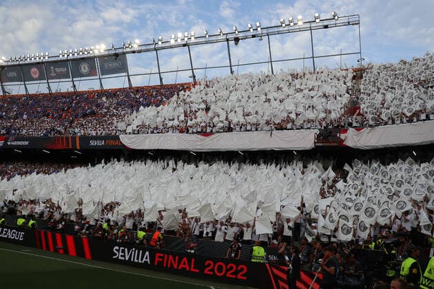 Choreo der Frankfurter Fans - Sevilla 18.05.2022: Eintracht Frankfurt vs. Glasgow Rangers, UEFA Europa League Finale, Ramon Sanchez Pizjuan Stadion Sevilla